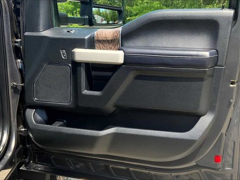 Used 2019 Ford F550 4x4 SuperCab Super Duty w/ Lariat Value Package image 22