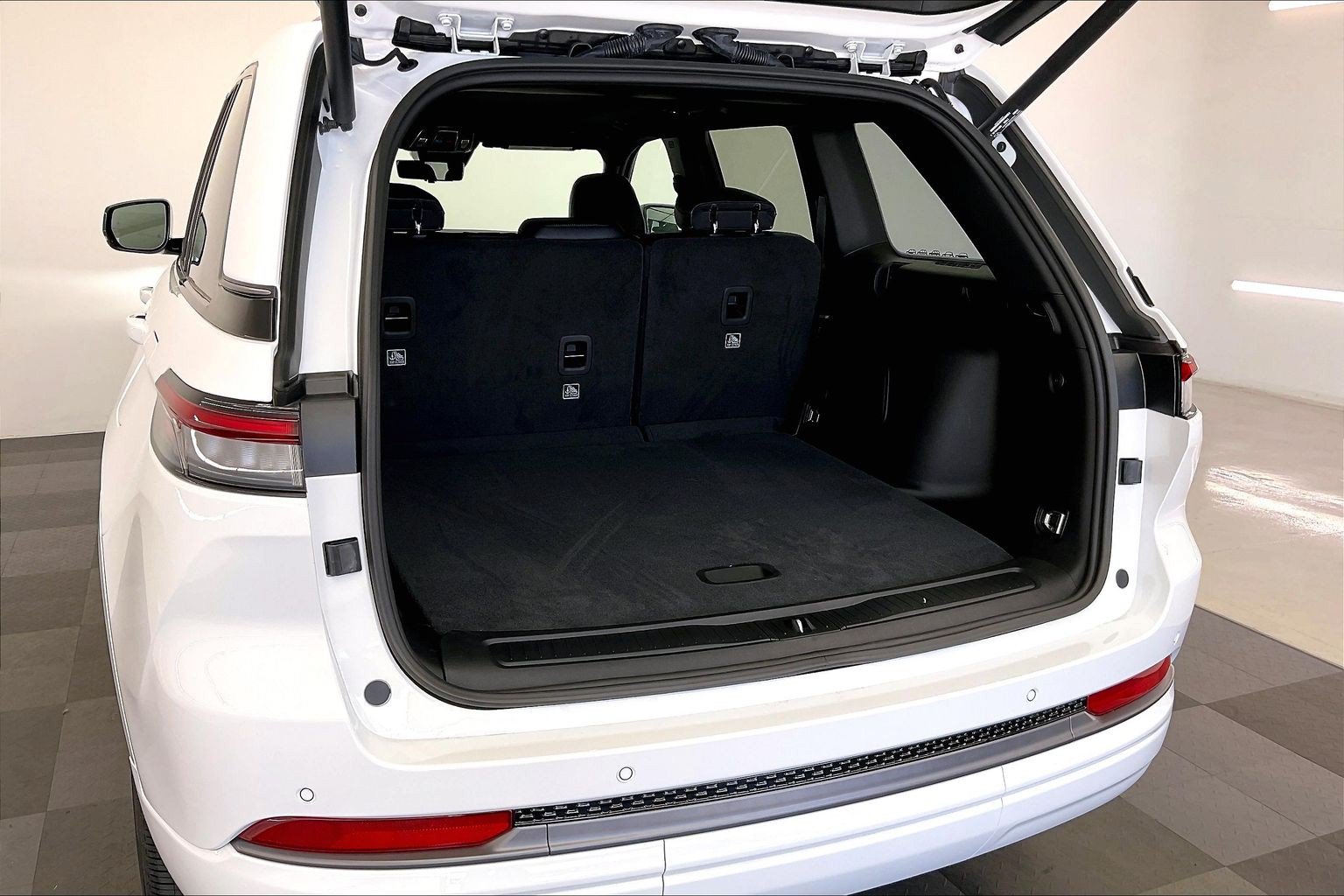 New 2027 Jeep Grand Cherokee Limited AWD/4WD image 11