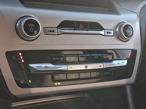 Used 2022 Ford Explorer XLT w/ Equipment Group 202A image 19