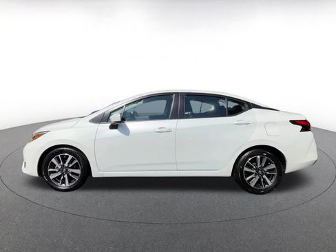 Used 2025 Nissan Versa SV image 9