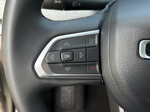 Used 2023 Jeep Compass Latitude AWD/4WD image 29
