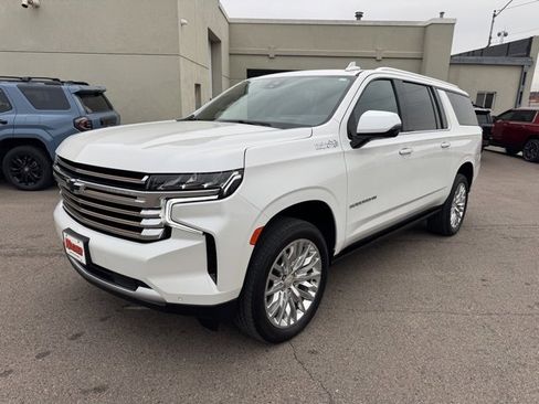 Used 2024 Chevrolet Suburban High Country image 7