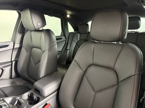 Certified 2025 Porsche Macan S image 5
