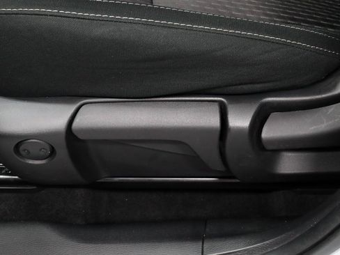 Used 2024 Mitsubishi Outlander ES image 24