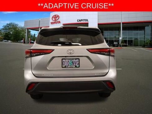 Used 2023 Toyota Highlander XLE AWD/4WD image 4