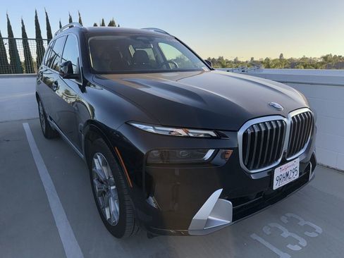 Used 2025 BMW X7 xDrive40i w/ Climate Comfort Package image 3