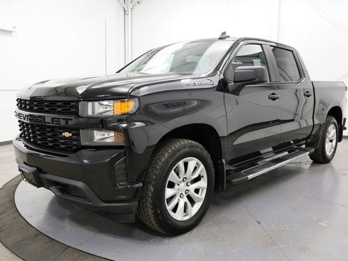 Used 2019 Chevrolet Silverado 1500 Custom w/ Custom Value Package image 3