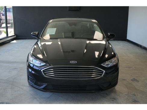 Used 2020 Ford Fusion SE FWD image 2