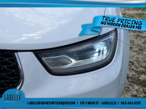 Used 2023 Chrysler Pacifica Touring-L FWD image 7