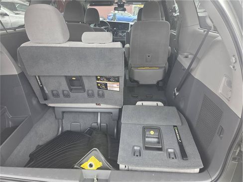 Used 2020 Toyota Sienna LE FWD image 37