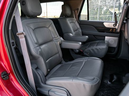 Used 2018 Lincoln Navigator Reserve w/ Technology Package image 42