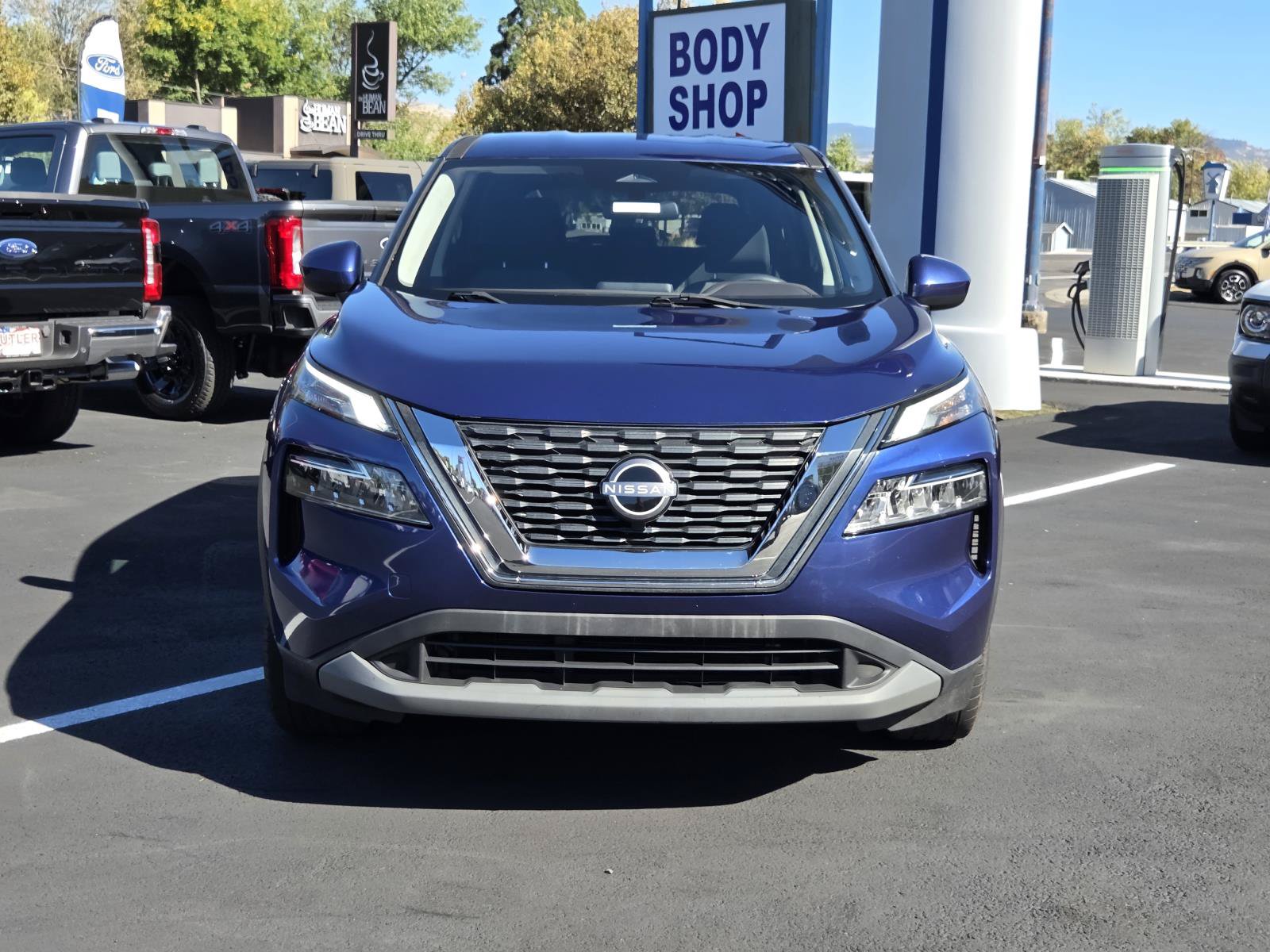 Used 2023 Nissan Rogue SV FWD image 2