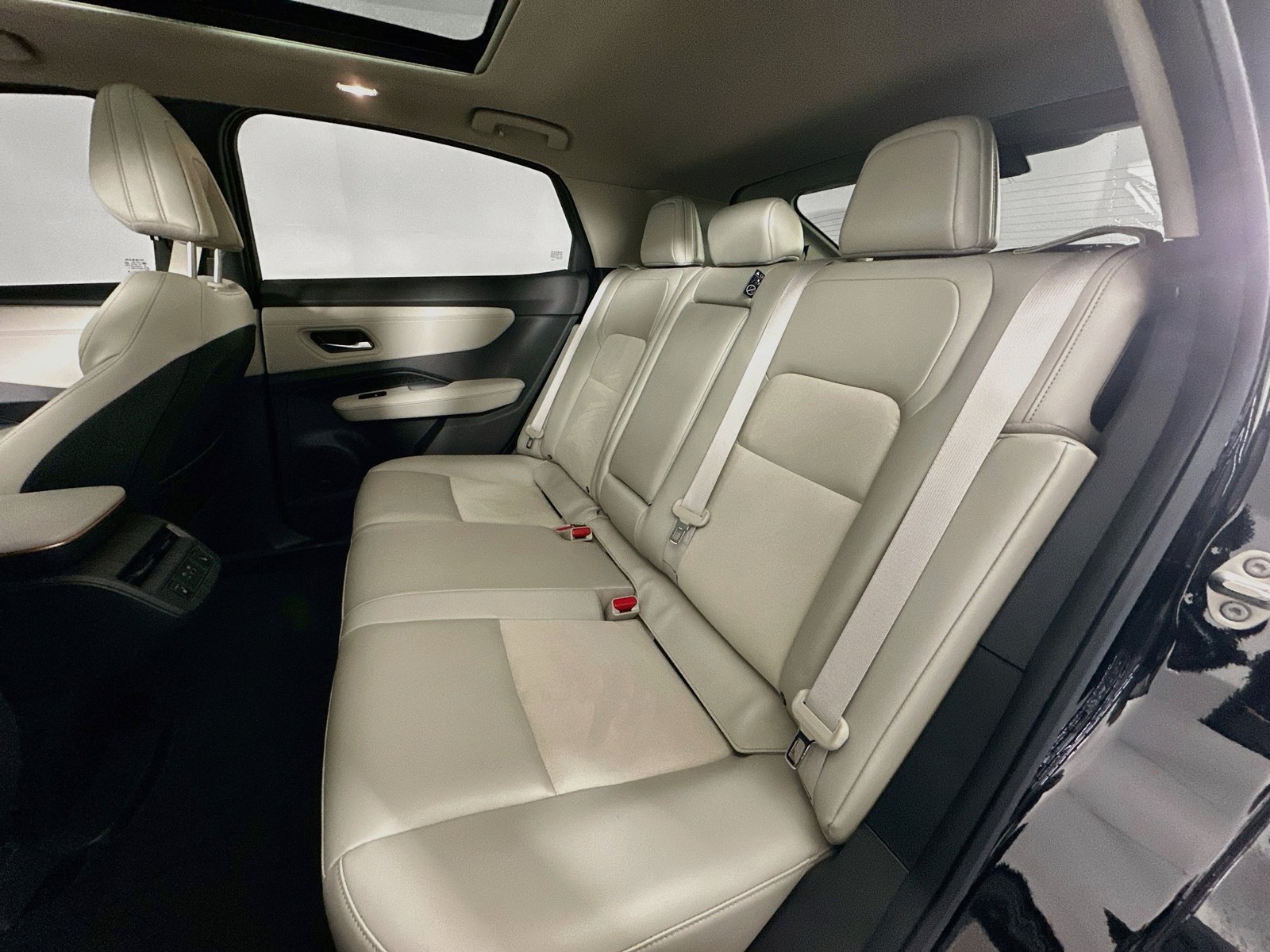 Used 2024 Nissan Ariya FWD image 25