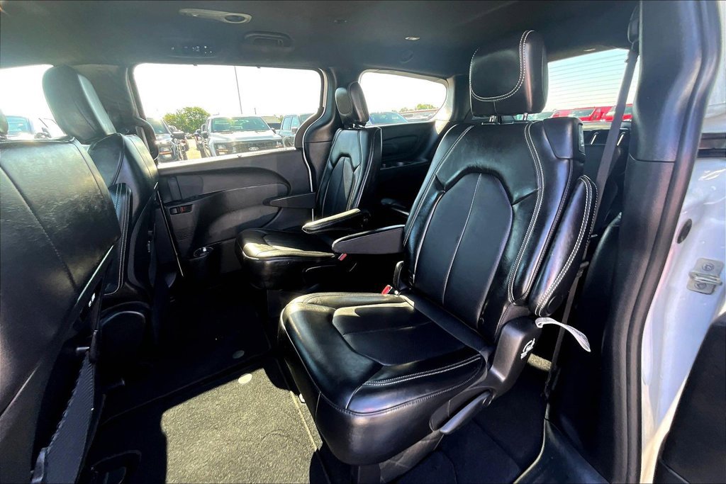 Used 2025 Chrysler Pacifica Select FWD image 28
