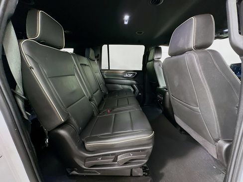 Used 2024 Chevrolet Suburban Premier AWD/4WD image 30