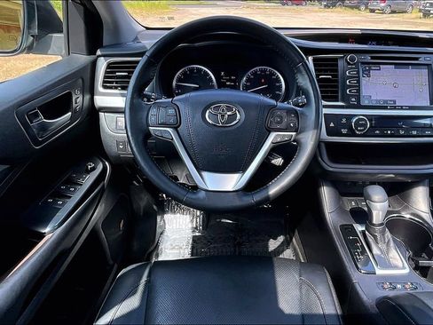 Used 2018 Toyota Highlander Limited Platinum AWD/4WD image 7