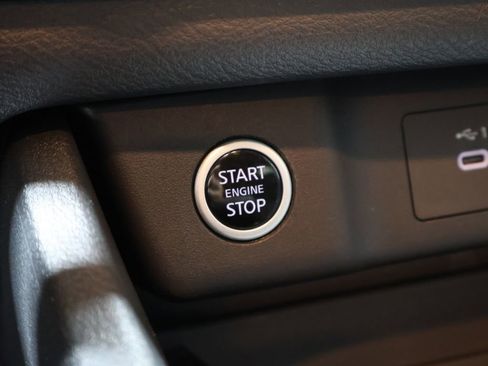 Used 2023 Nissan Rogue SV image 27