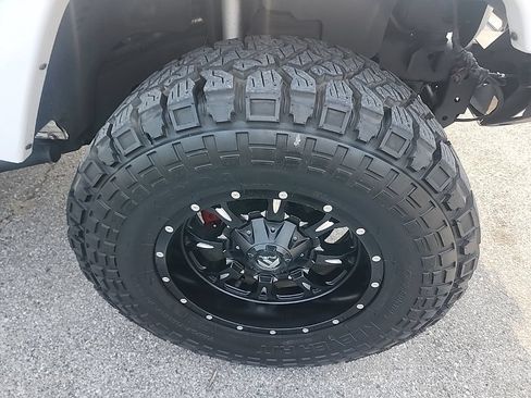 Used 2017 Jeep Wrangler Unlimited Sahara w/ Dual Top Group AWD/4WD image 16