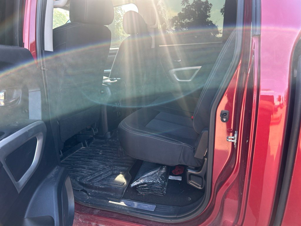 Used 2018 Nissan Titan SV w/ SV Convenience Package AWD/4WD image 12