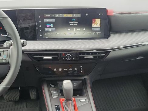 New 2025 Nissan Kicks SR image 20