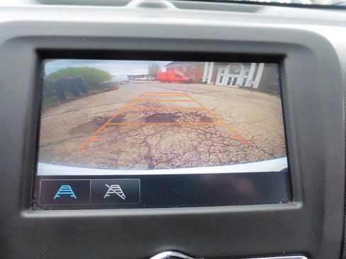 Used 2018 Chevrolet Equinox LT image 3