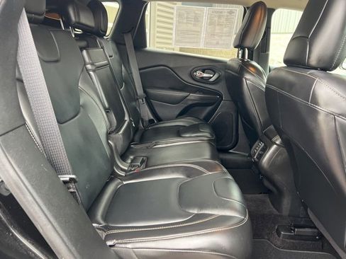 Used 2017 Jeep Cherokee Limited image 13