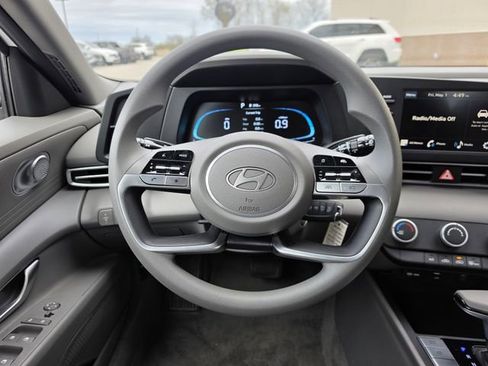 Used 2025 Hyundai Elantra SE FWD image 14