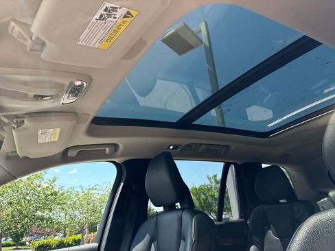 Used 2021 Volvo XC90 T6 Momentum w/ Climate Package AWD/4WD image 13