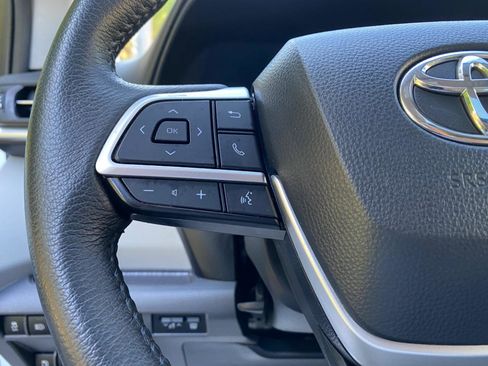 Used 2023 Toyota Sienna XLE image 63