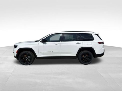 New 2025 Jeep Grand Cherokee L Altitude RWD image 22