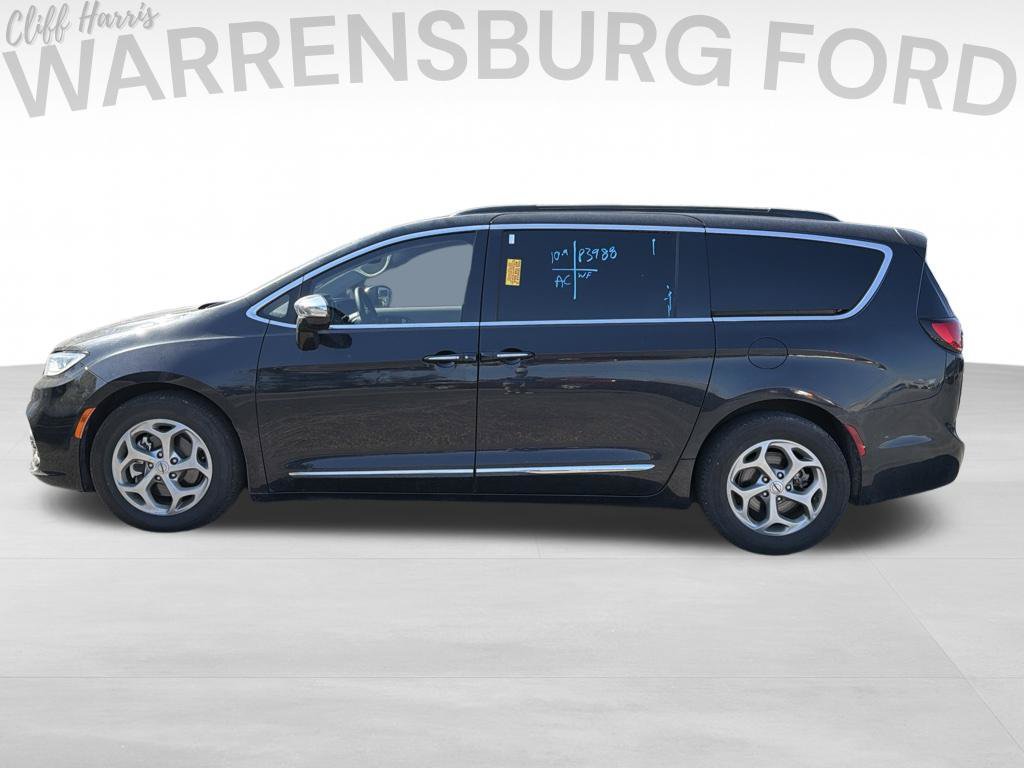 Used 2023 Chrysler Pacifica Limited FWD image 4