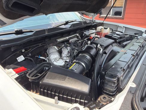Used 2024 Chevrolet Silverado 2500 LT AWD/4WD image 24