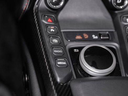 Used 2023 Aston Martin V8 Vantage V8 image 32