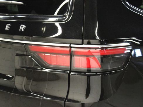 Used 2025 Jeep Wagoneer Series II image 41