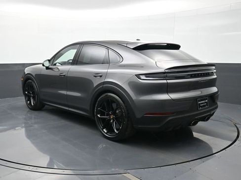 New 2026 Porsche Cayenne GTS image 3