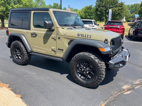 Used 2025 Jeep Wrangler Sport AWD/4WD image 9