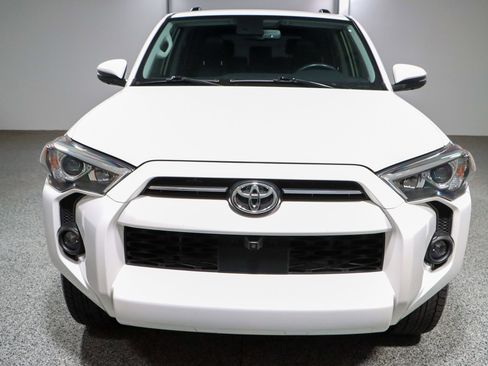 Used 2023 Toyota 4Runner SR5 Premium w/ Moonroof Package AWD/4WD image 4