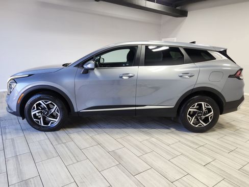 Used 2025 Kia Sportage LX AWD/4WD image 2