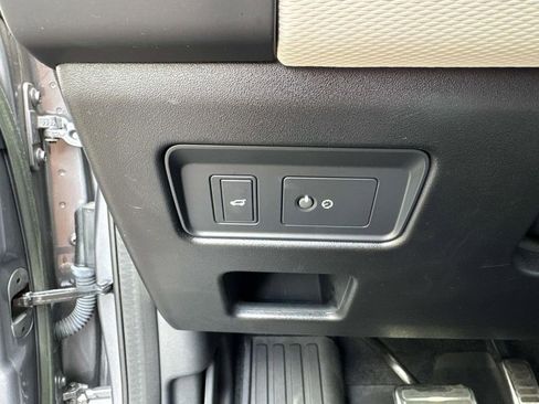 Used 2023 Land Rover Discovery S R-Dynamic image 25