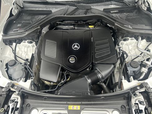 Used 2025 Mercedes-Benz GLC 300 4MATIC w/ Driver Assistance Package image 36