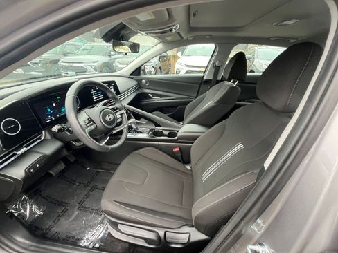 Used 2025 Hyundai Elantra SEL image 24