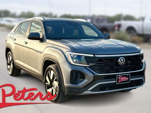 Used 2025 Volkswagen Atlas Cross Sport SE FWD image 1