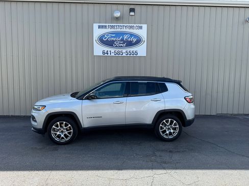 Used 2025 Jeep Compass Limited AWD/4WD image 1