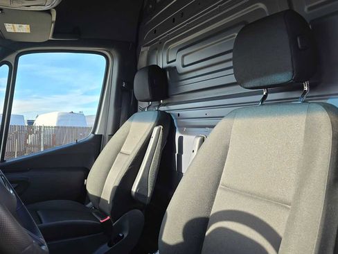 Used 2025 Mercedes-Benz Sprinter 2500 image 24