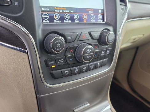 Used 2018 Jeep Grand Cherokee Limited w/ Luxury Group II AWD/4WD image 26