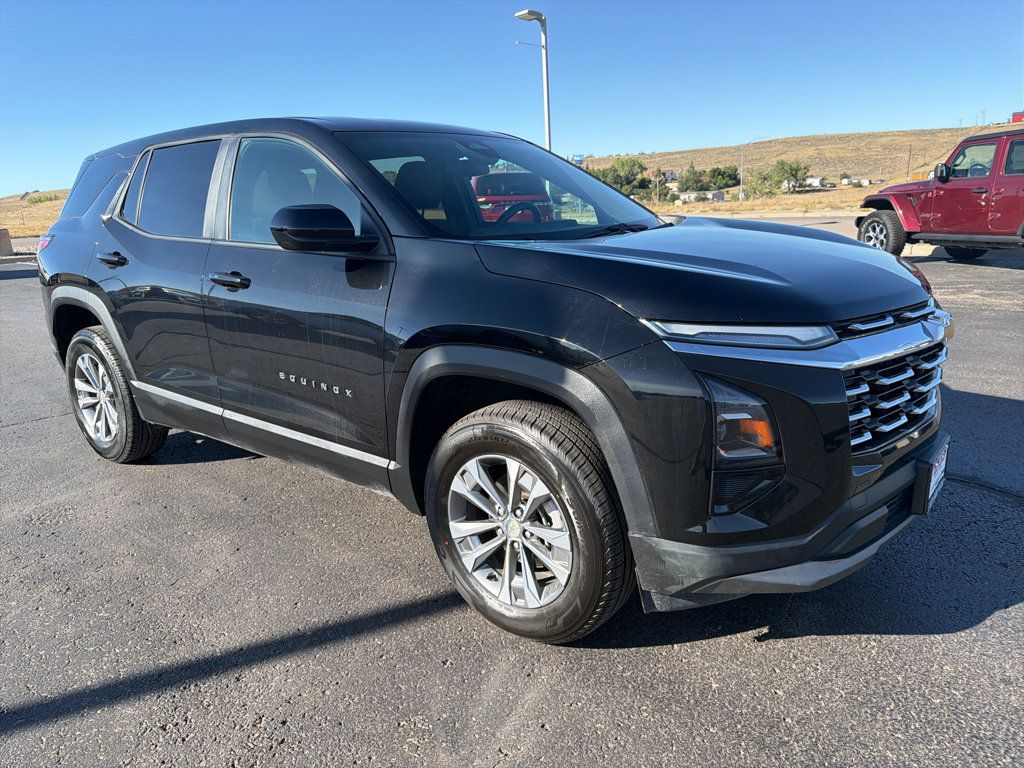 Used 2025 Chevrolet Equinox LT AWD/4WD image 3