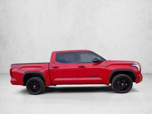 Used 2022 Toyota Tundra SR5 w/ SR5 Convenience Package AWD/4WD image 5