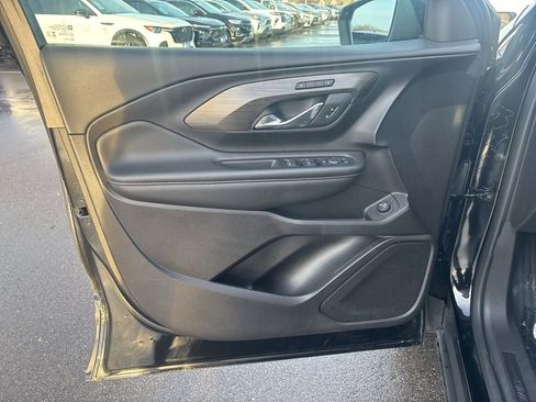 Used 2024 GMC Terrain SLT image 16