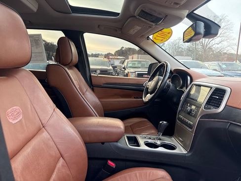 Used 2012 Jeep Grand Cherokee Overland Summit image 23