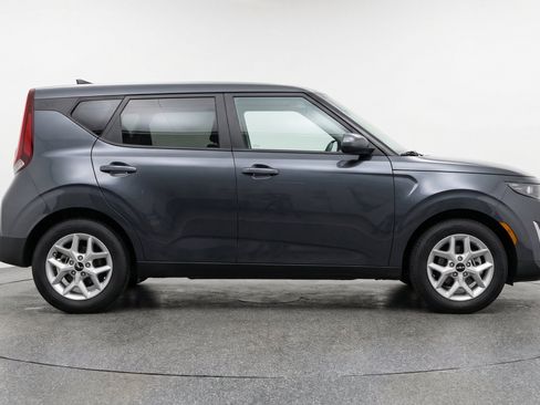 Used 2025 Kia Soul LX w/ LX Technology Package FWD image 11